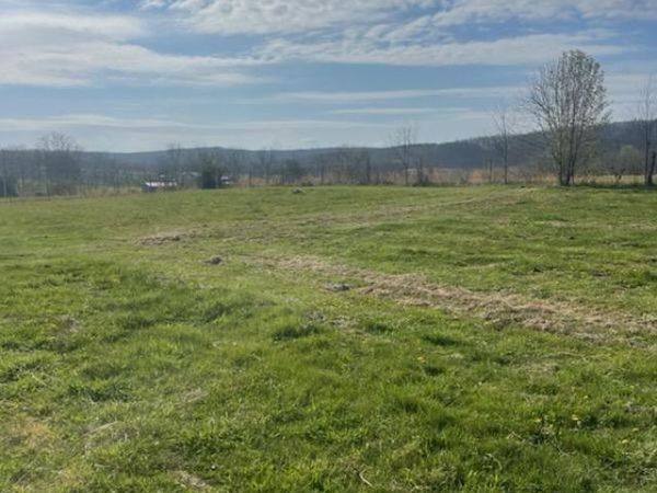 520 Lowe Rd, Crossville, TN 38572