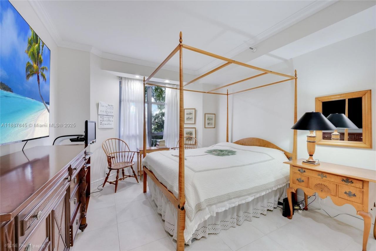 3530 Mystic Pointe Dr, Unit 101, Aventura, FL 33180 Photo