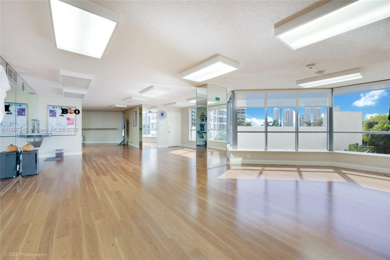 3530 Mystic Pointe Dr, Unit 101, Aventura, FL 33180 Photo