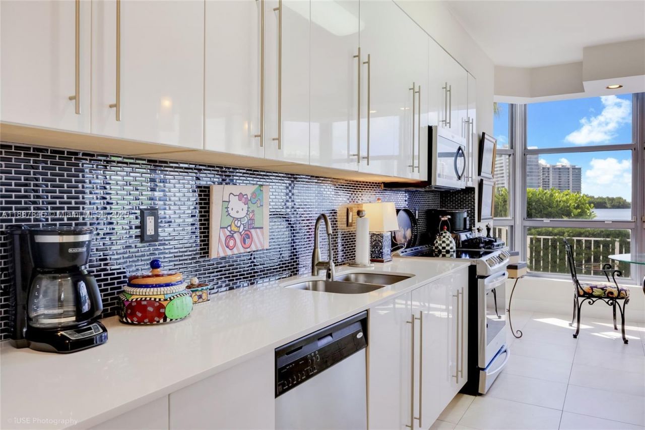 3530 Mystic Pointe Dr, Unit 101, Aventura, FL 33180 Photo