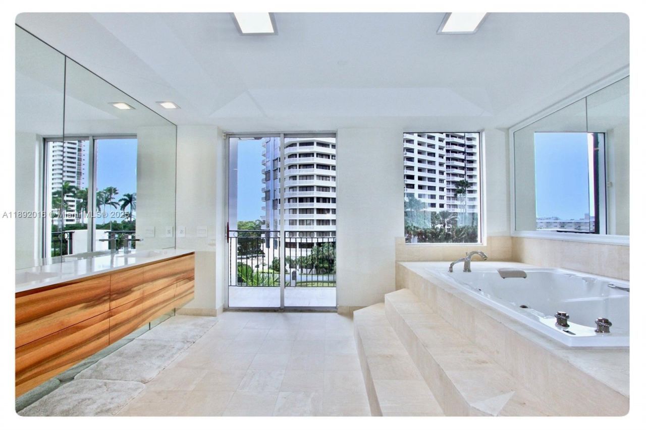 3500 Island Blvd, Unit DPH01, Aventura, FL 33160 Photo