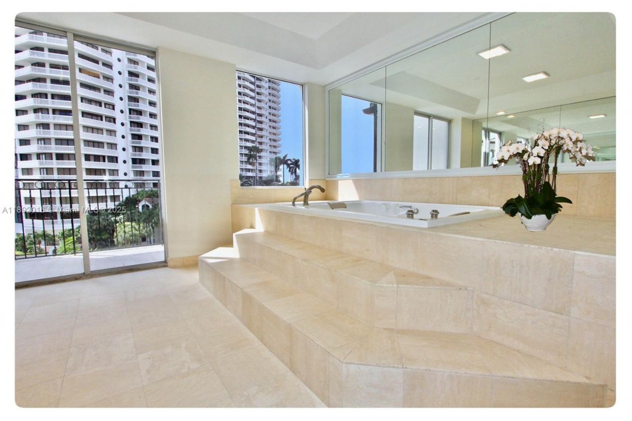 3500 Island Blvd, Unit DPH01, Aventura, FL 33160 Photo