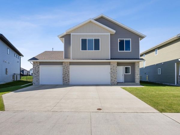 1033 Ashley Drive W, West Fargo, ND 58078