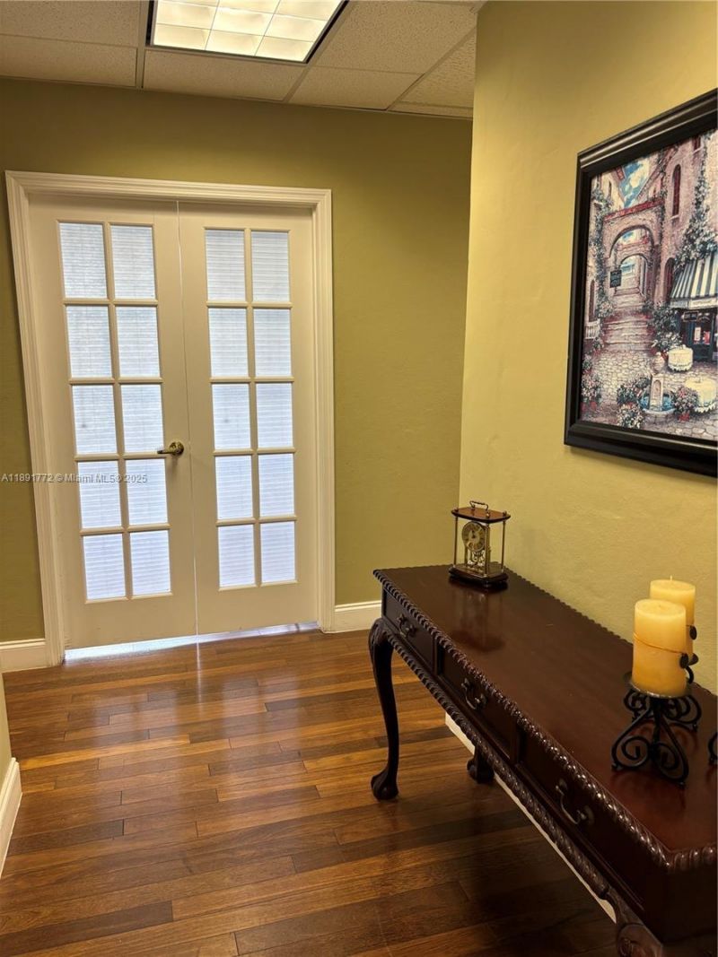 717 Ponce De Leon Blvd, Unit 328, Coral Gables, FL 33134 Photo