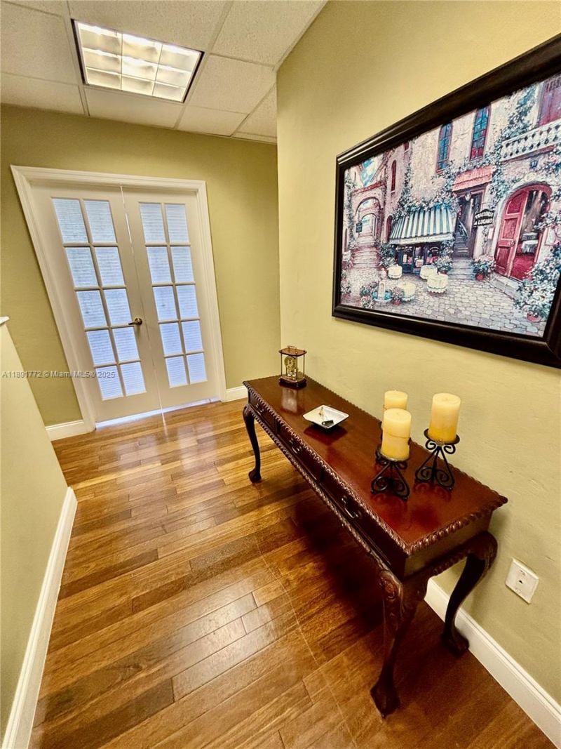 717 Ponce De Leon Blvd, Unit 328, Coral Gables, FL 33134 Photo