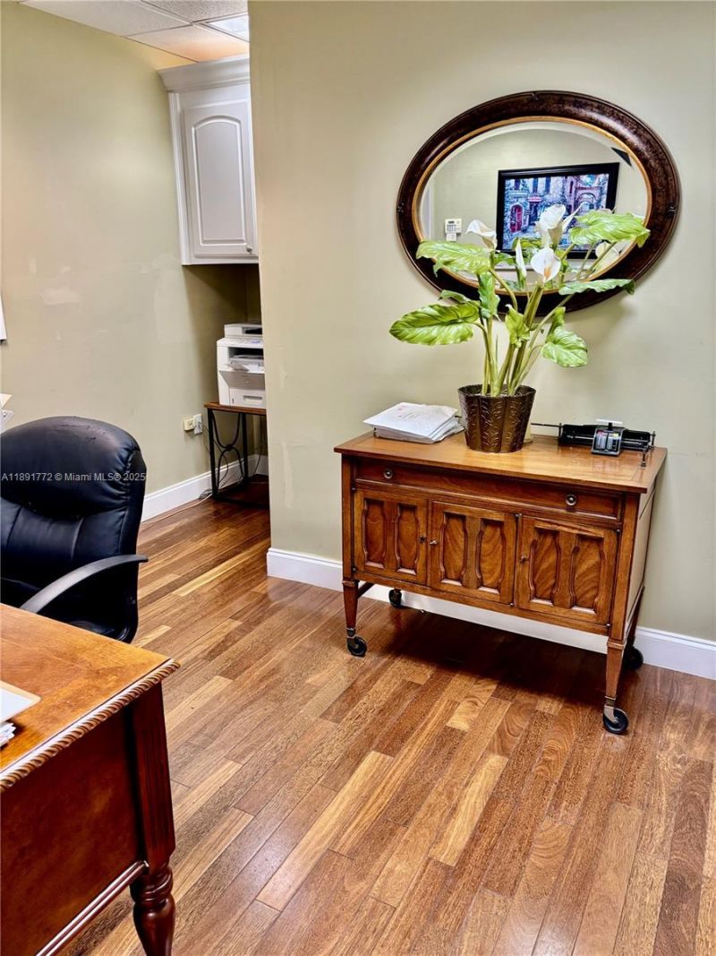 717 Ponce De Leon Blvd, Unit 328, Coral Gables, FL 33134 Photo