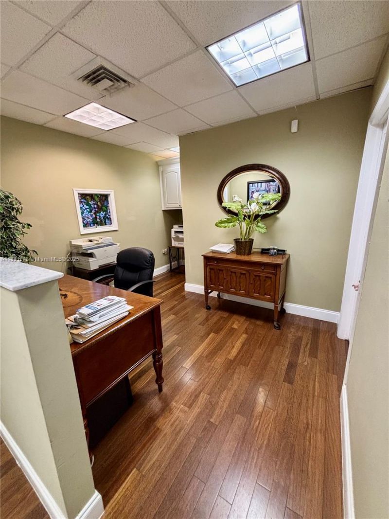 717 Ponce De Leon Blvd, Unit 328, Coral Gables, FL 33134 Photo