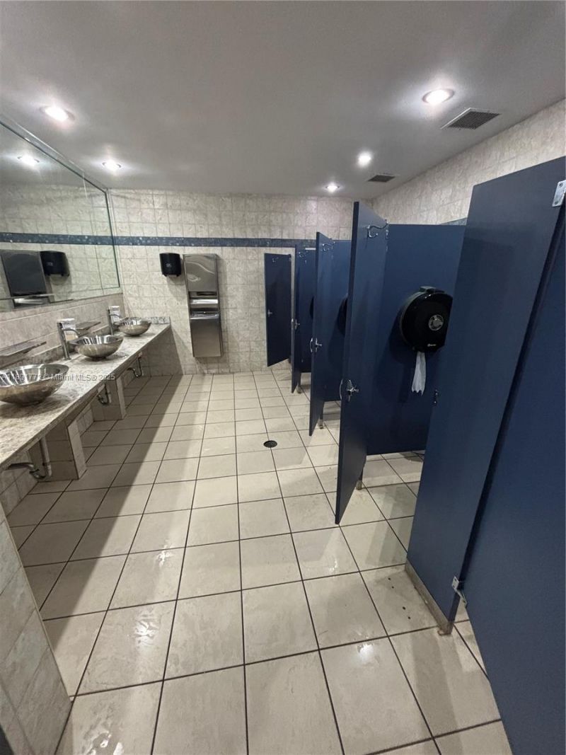 717 Ponce De Leon Blvd, Unit 328, Coral Gables, FL 33134 Photo