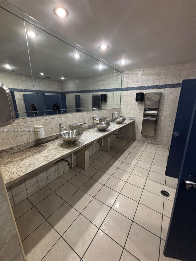 717 Ponce De Leon Blvd, Unit 328, Coral Gables, FL 33134 Photo