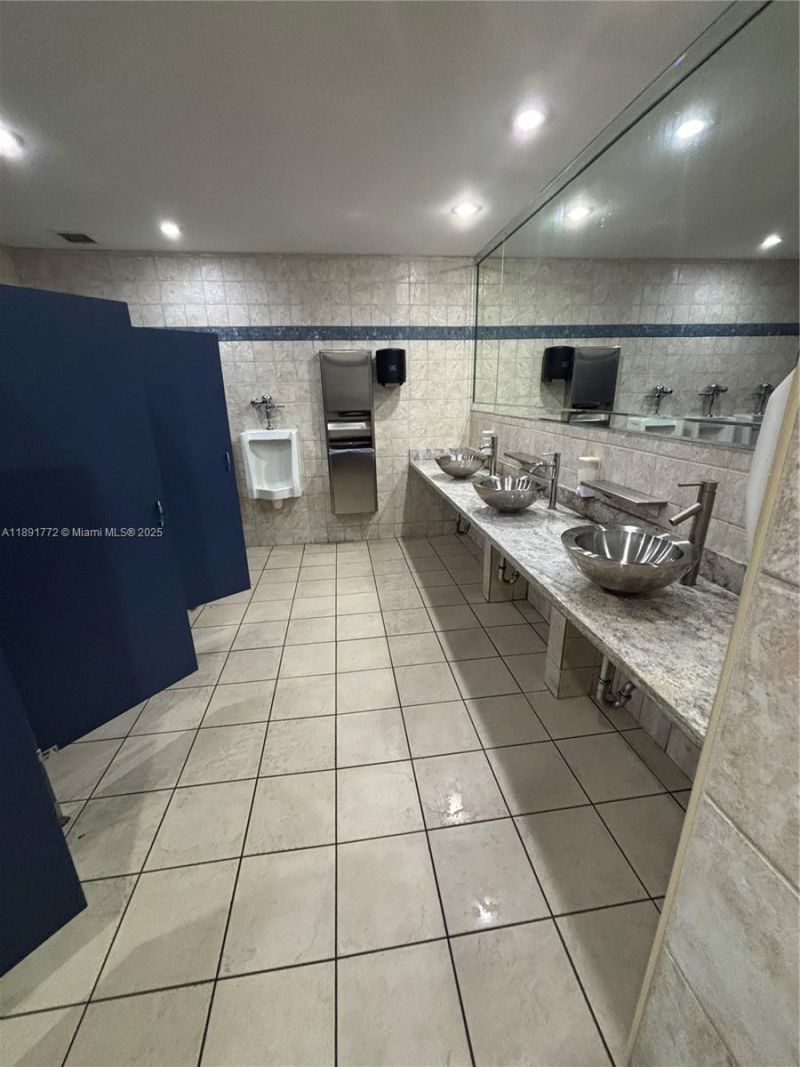 717 Ponce De Leon Blvd, Unit 328, Coral Gables, FL 33134 Photo