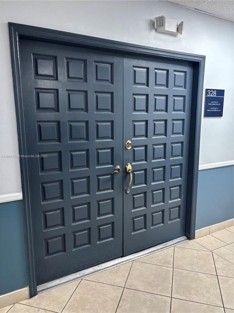 717 Ponce De Leon Blvd, Unit 328, Coral Gables, FL 33134 Photo