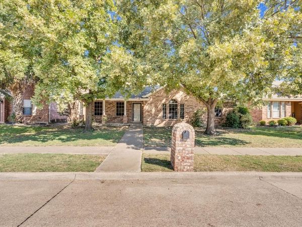 233 Garden Valley Lane, Red Oak, TX 75154