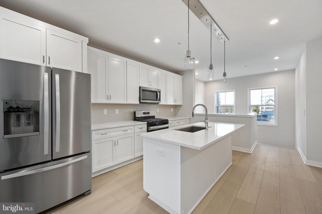 14361 Glen Manor Drive, Chantilly, VA 20151 Main Photo