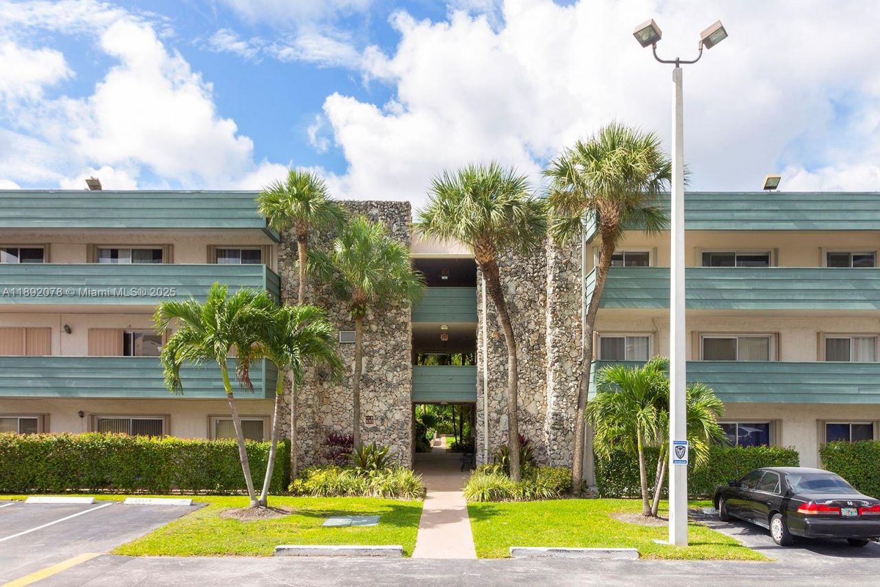 8305 SW 72nd Ave, Unit 102A, Miami, FL 33143 Photo