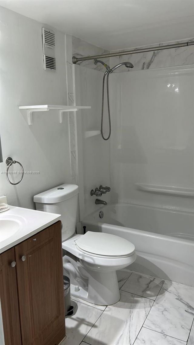 4675 W 18th Ct, Unit 1011, Hialeah, FL 33012 Photo