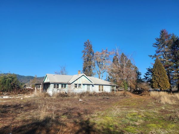 1940 White School House Road, Cave Junction, OR 97523