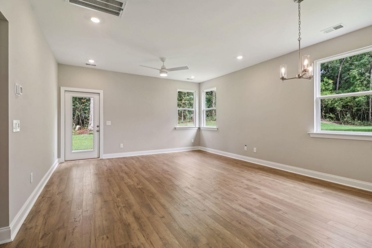 1000 Buggs Lane Photo 12