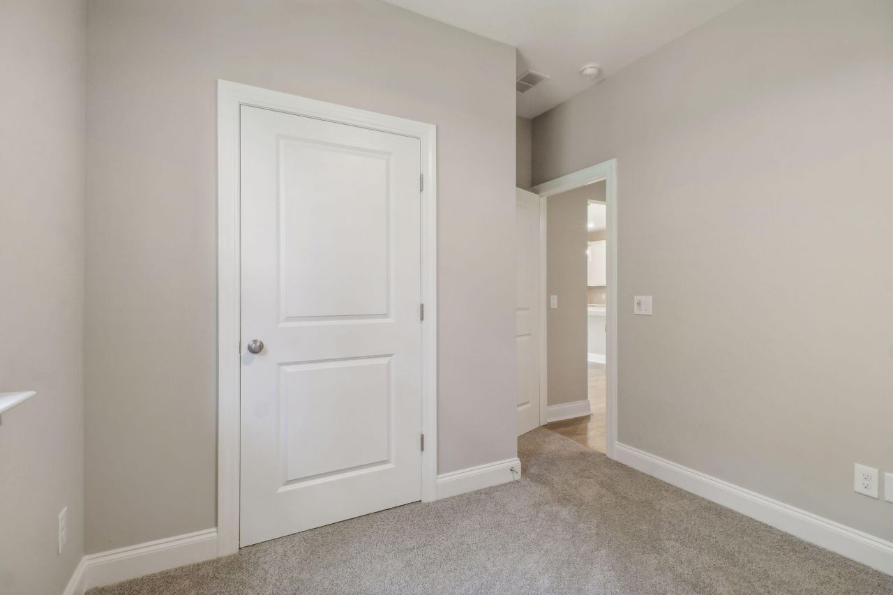 1000 Buggs Lane Photo 20