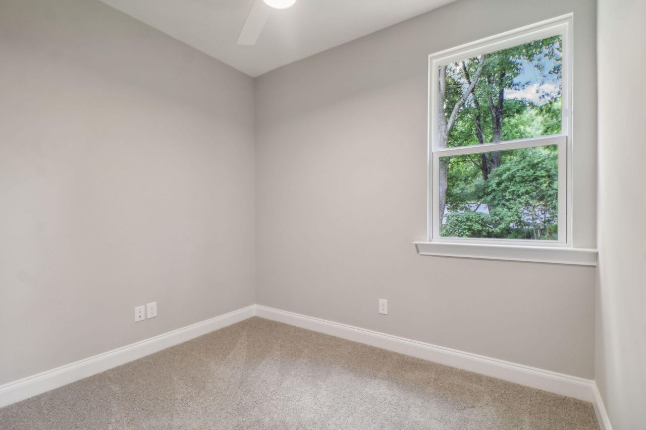 1000 Buggs Lane Photo 22