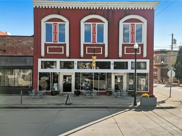 117 W Broadway Avenue, Excelsior Springs, MO 64024