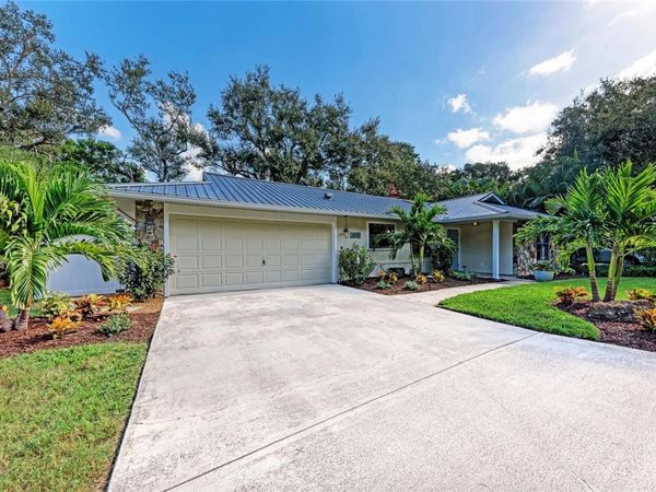 6910 ARBOR OAKS COURT, BRADENTON, FL 34209