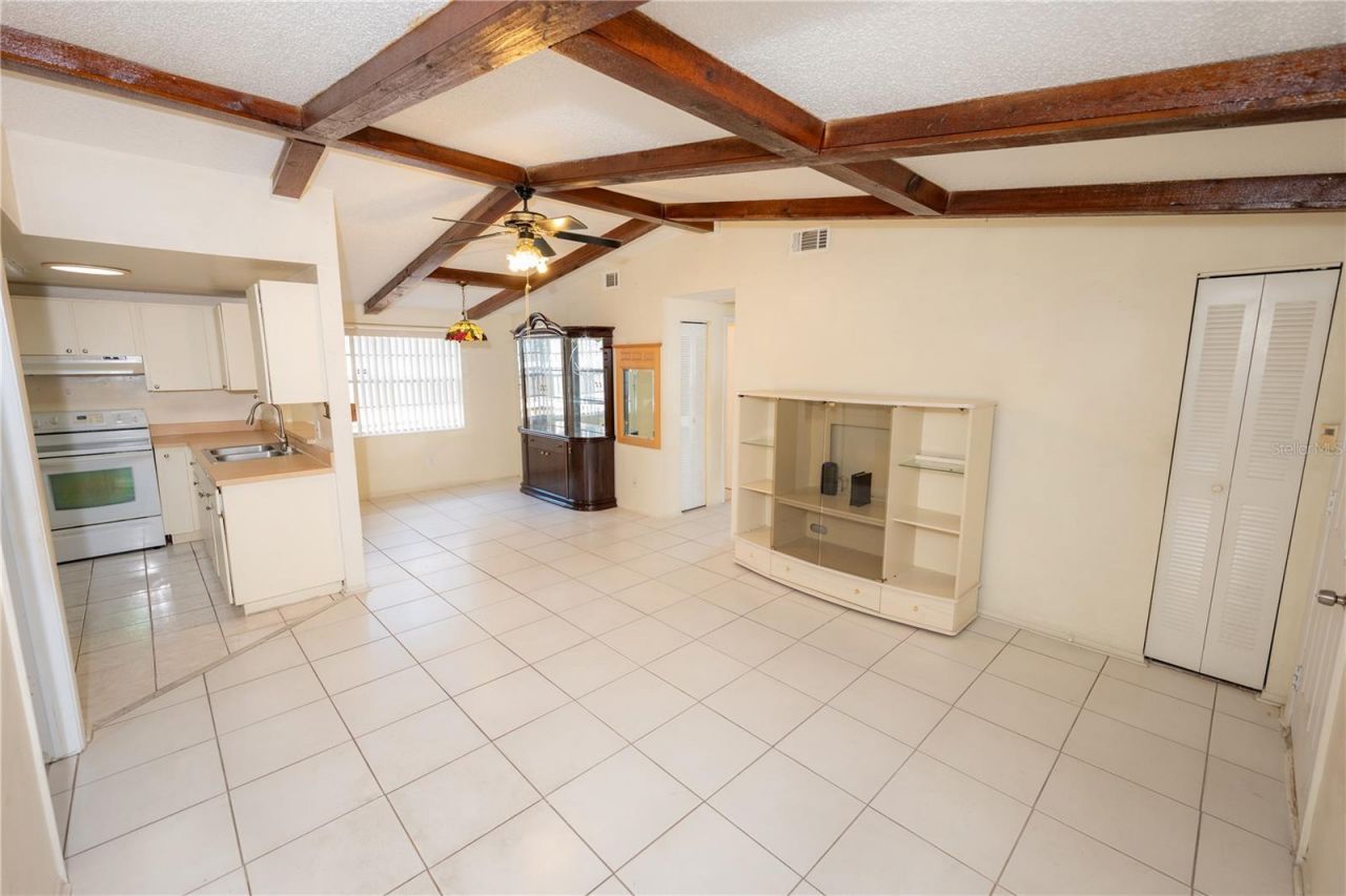 9120 Sandcroft Court, Tampa, FL 33615 Photo