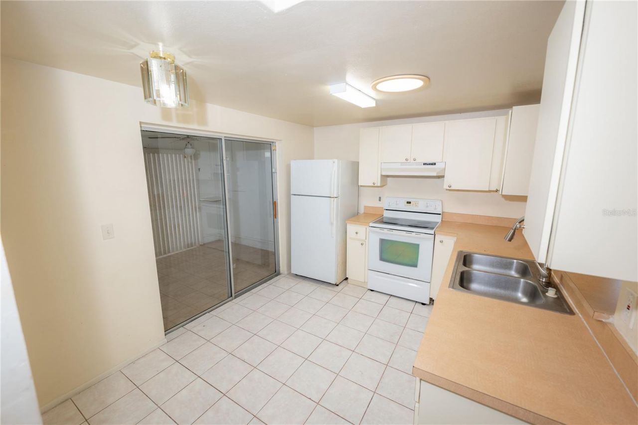 9120 Sandcroft Court, Tampa, FL 33615 Photo