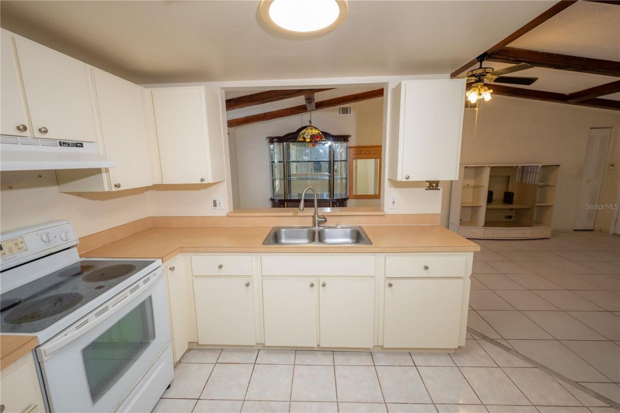 9120 Sandcroft Court, Tampa, FL 33615 Photo