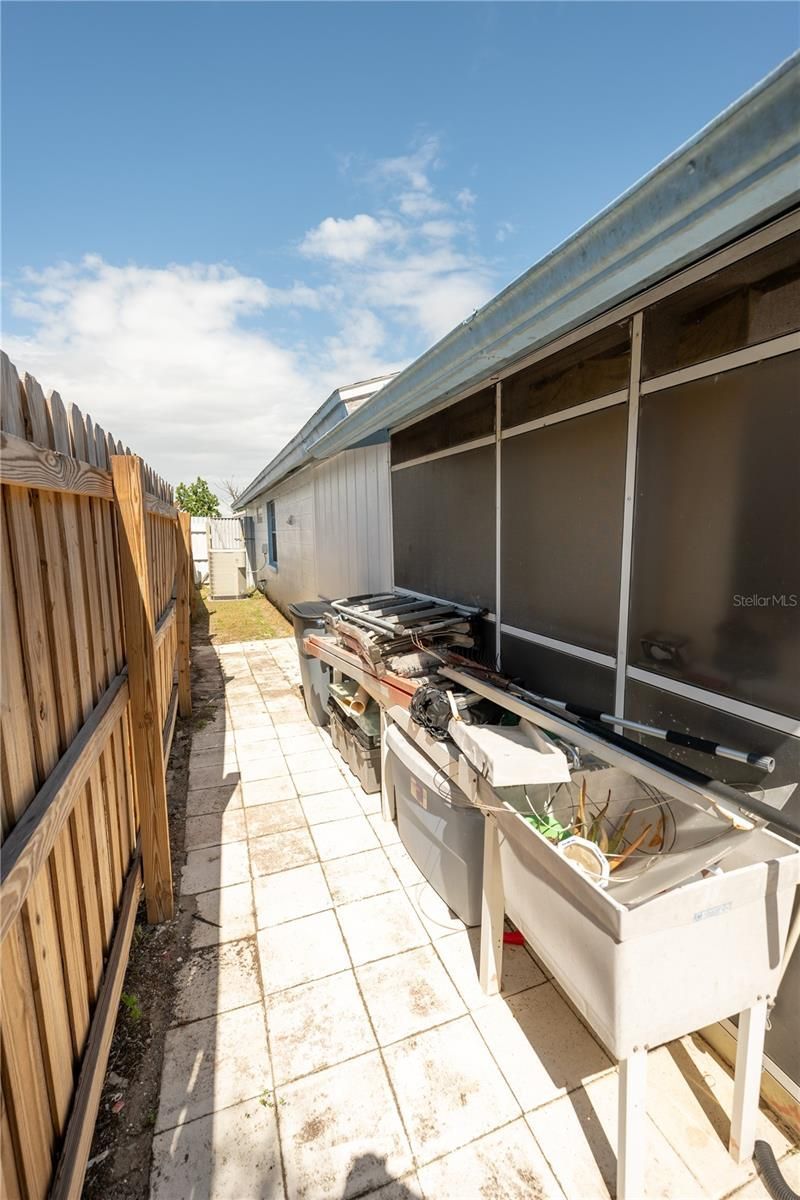 9120 Sandcroft Court, Tampa, FL 33615 Photo