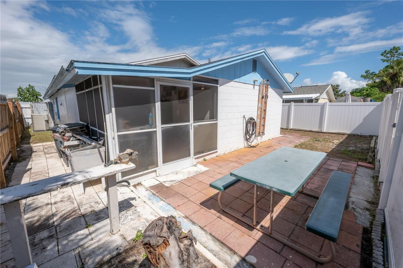 9120 Sandcroft Court, Tampa, FL 33615 Photo