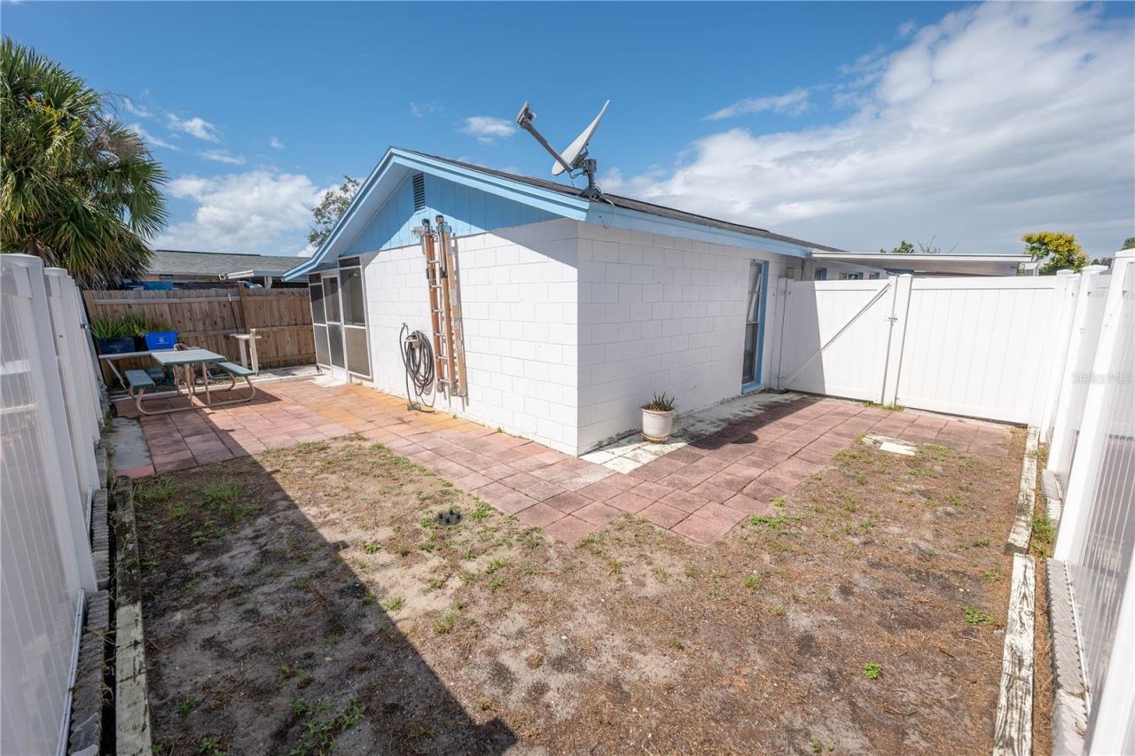 9120 Sandcroft Court, Tampa, FL 33615 Photo