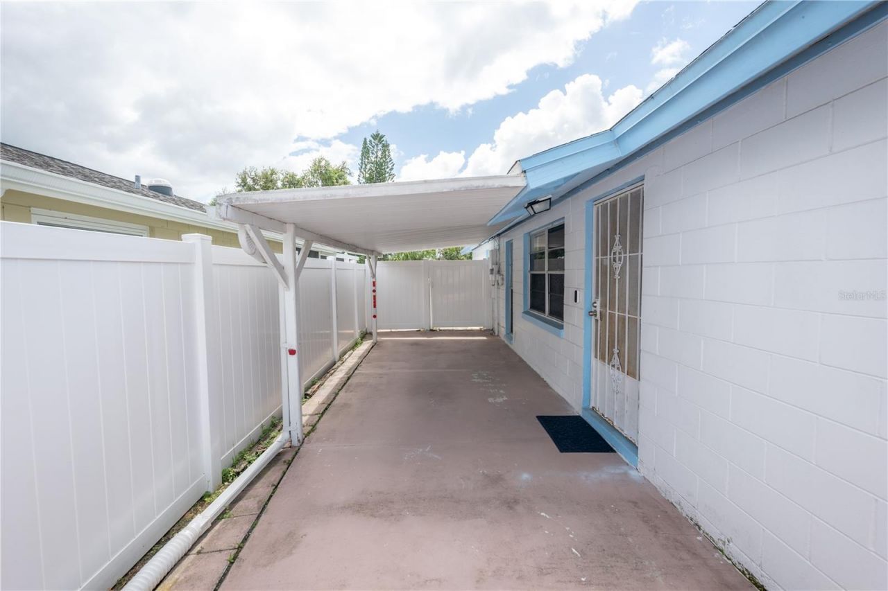 9120 Sandcroft Court, Tampa, FL 33615 Photo