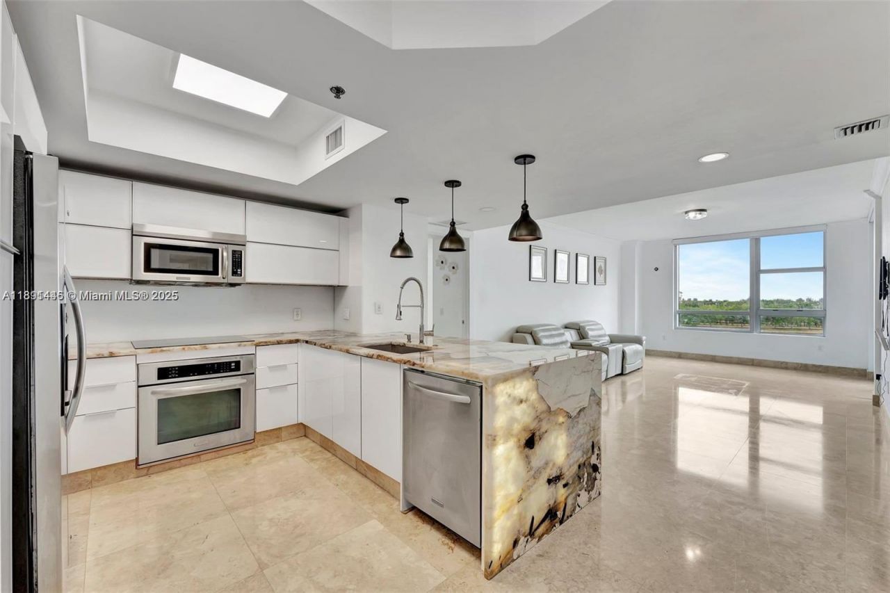 2641 N Flamingo Rd, Unit 603N, Sunrise, FL 33323 Photo