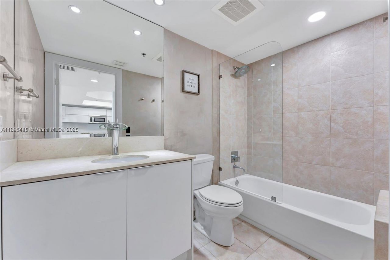 2641 N Flamingo Rd, Unit 603N, Sunrise, FL 33323 Photo