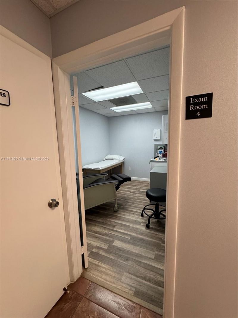 9000 SW 152nd St, Unit 202, Palmetto Bay, FL 33157 Photo