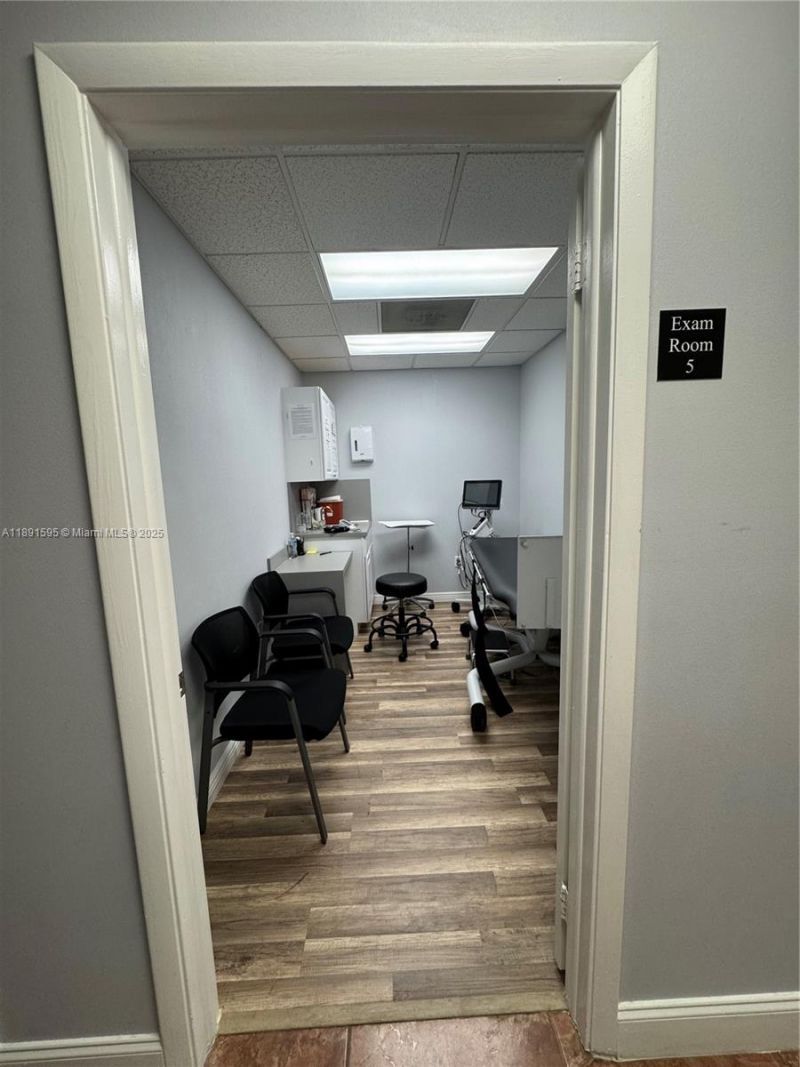 9000 SW 152nd St, Unit 202, Palmetto Bay, FL 33157 Photo