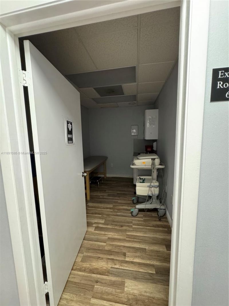 9000 SW 152nd St, Unit 202, Palmetto Bay, FL 33157 Photo