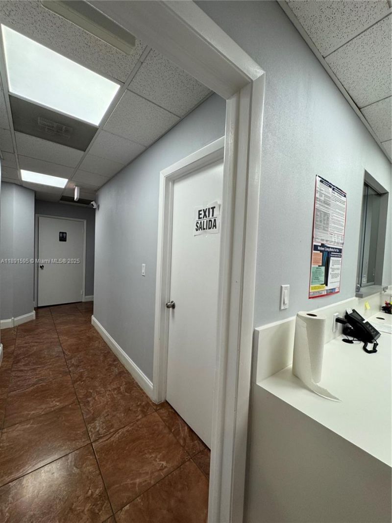 9000 SW 152nd St, Unit 202, Palmetto Bay, FL 33157 Photo