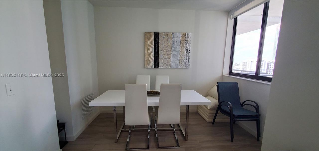 999 SW 1st Ave, Unit 2115, Miami, FL 33130 Photo