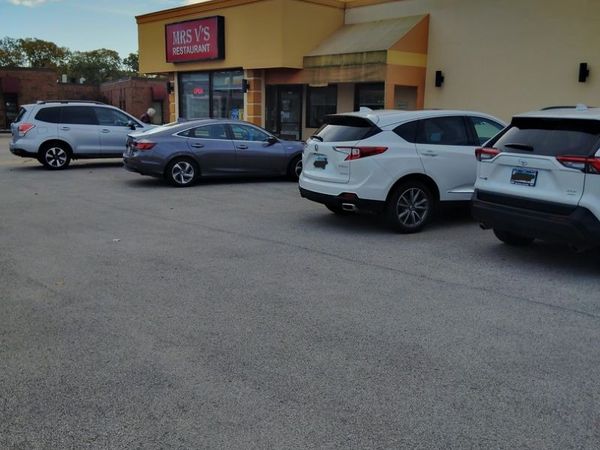 1640 S River Road, Des Plaines, IL 60018