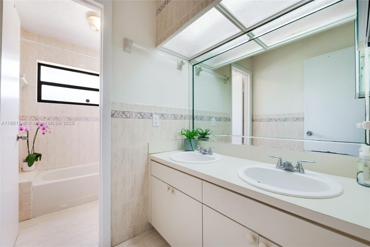 8345 SW 168th Ter, Palmetto Bay, FL 33157 Photo