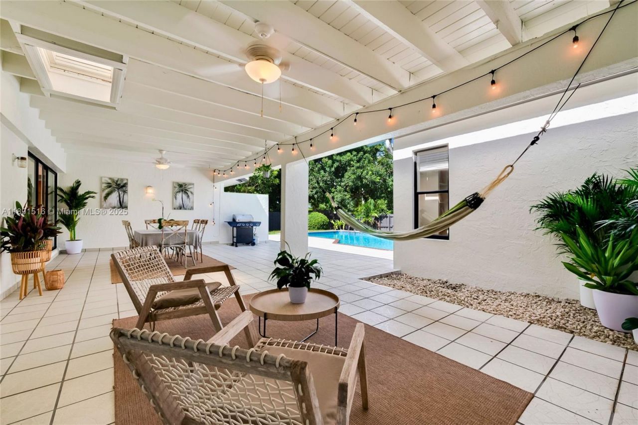 8345 SW 168th Ter, Palmetto Bay, FL 33157 Photo