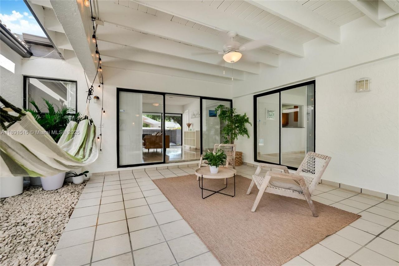 8345 SW 168th Ter, Palmetto Bay, FL 33157 Photo