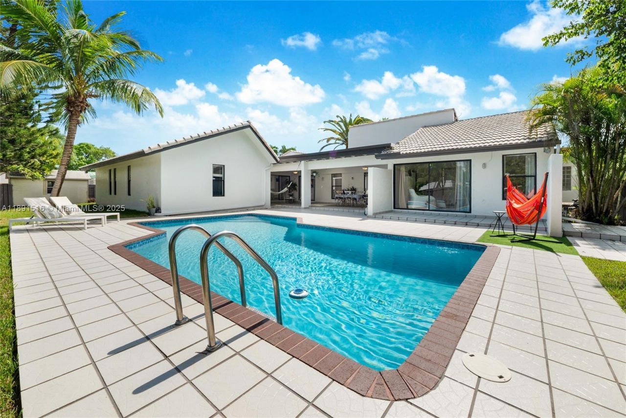 8345 SW 168th Ter, Palmetto Bay, FL 33157 Photo