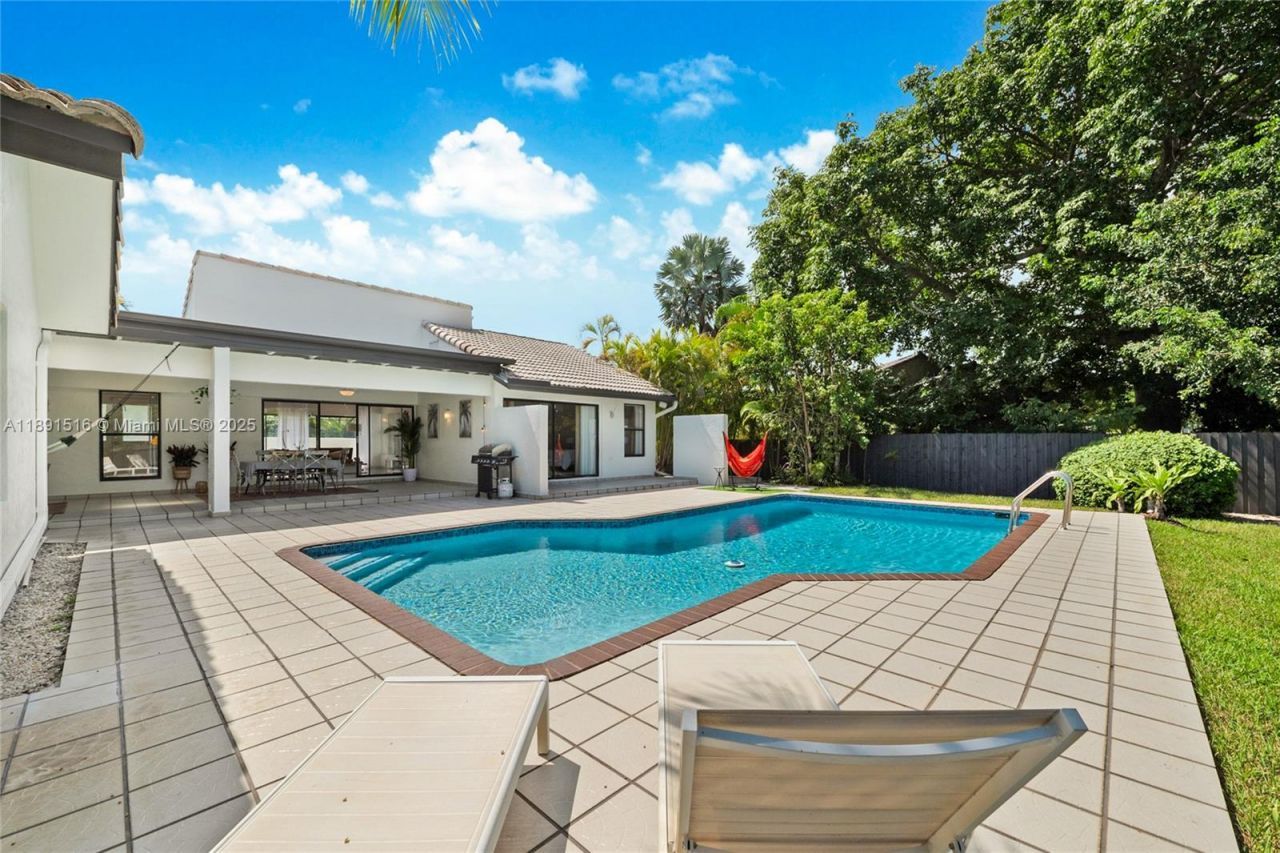 8345 SW 168th Ter, Palmetto Bay, FL 33157 Photo