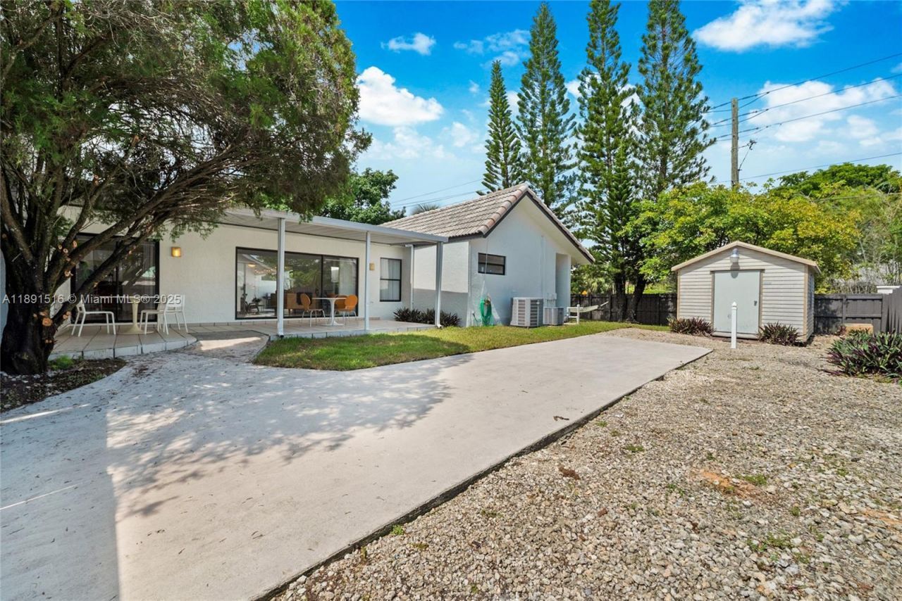 8345 SW 168th Ter, Palmetto Bay, FL 33157 Photo