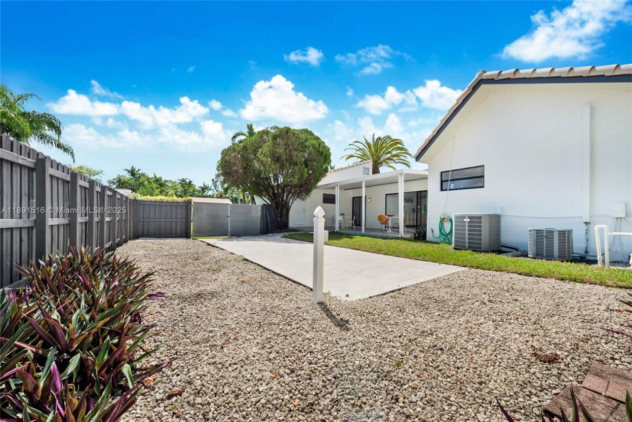 8345 SW 168th Ter, Palmetto Bay, FL 33157 Photo