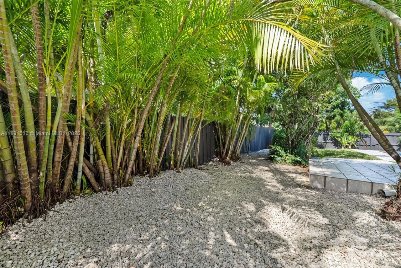 8345 SW 168th Ter, Palmetto Bay, FL 33157 Photo