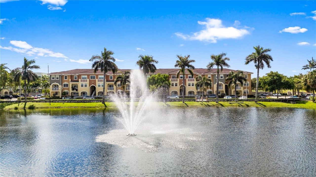 10800 NW 88th Ter, Unit 218, Doral, FL 33178 Photo