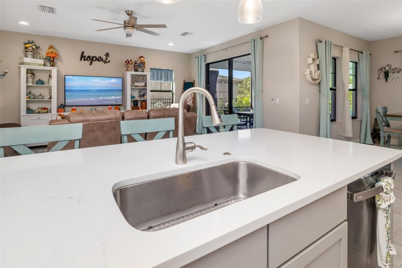 8213 Carrhill Place, Parrish, FL 34219 Photo